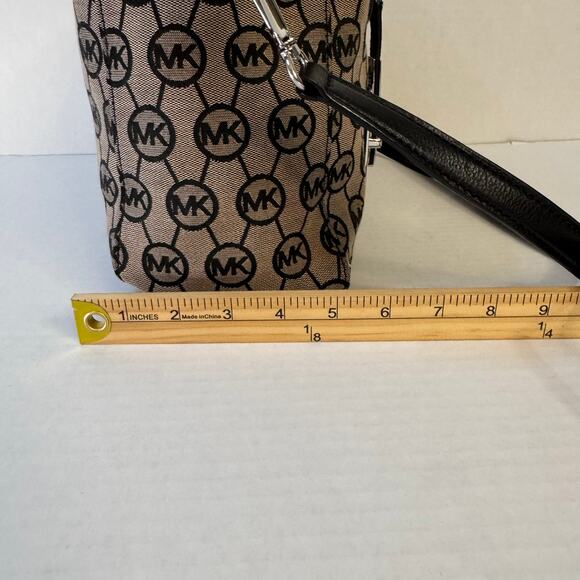 Michael Kors Calista Monogram Large Satchel GUC - Picture 5 of 16